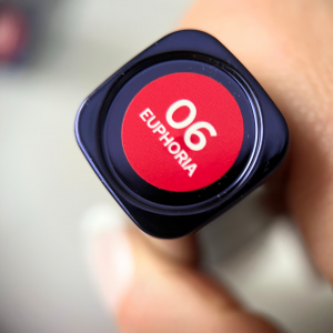 Claresa Satin Lipstick 06 Euphoria (4g) MAKEUP