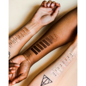 Revolution Beauty Conceal and Define Full Coverage Foundation F5.5 23ml Μακιγιάζ