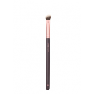 London Copyright 202 Angled Crease Brush MAKEUP