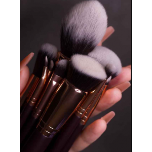 London Copyright 202 Angled Crease Brush MAKEUP
