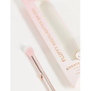 Makeup Revolution Create Fluffy Highlighter Brush R5 MAKEUP