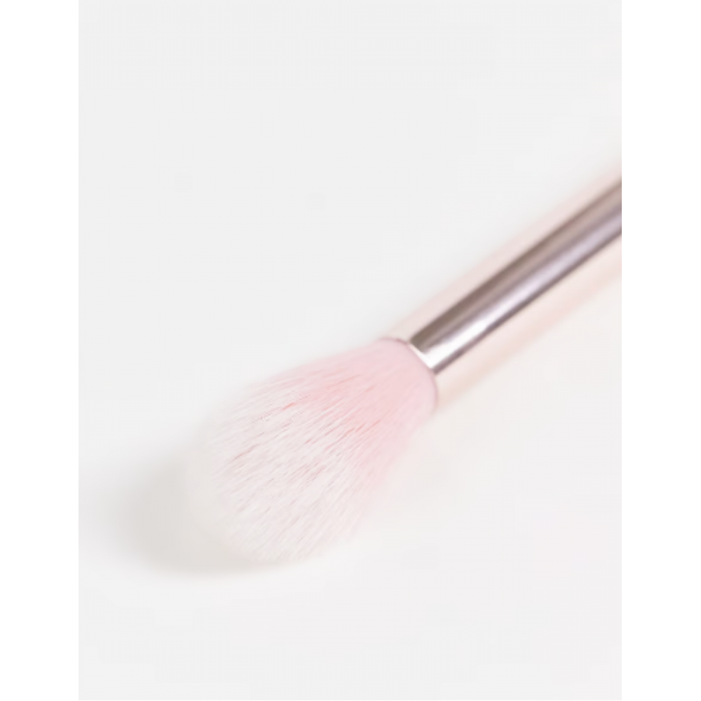 Makeup Revolution Create Fluffy Highlighter Brush R5 MAKEUP
