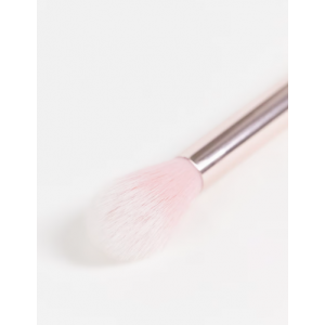 Makeup Revolution Create Fluffy Highlighter Brush R5 MAKEUP